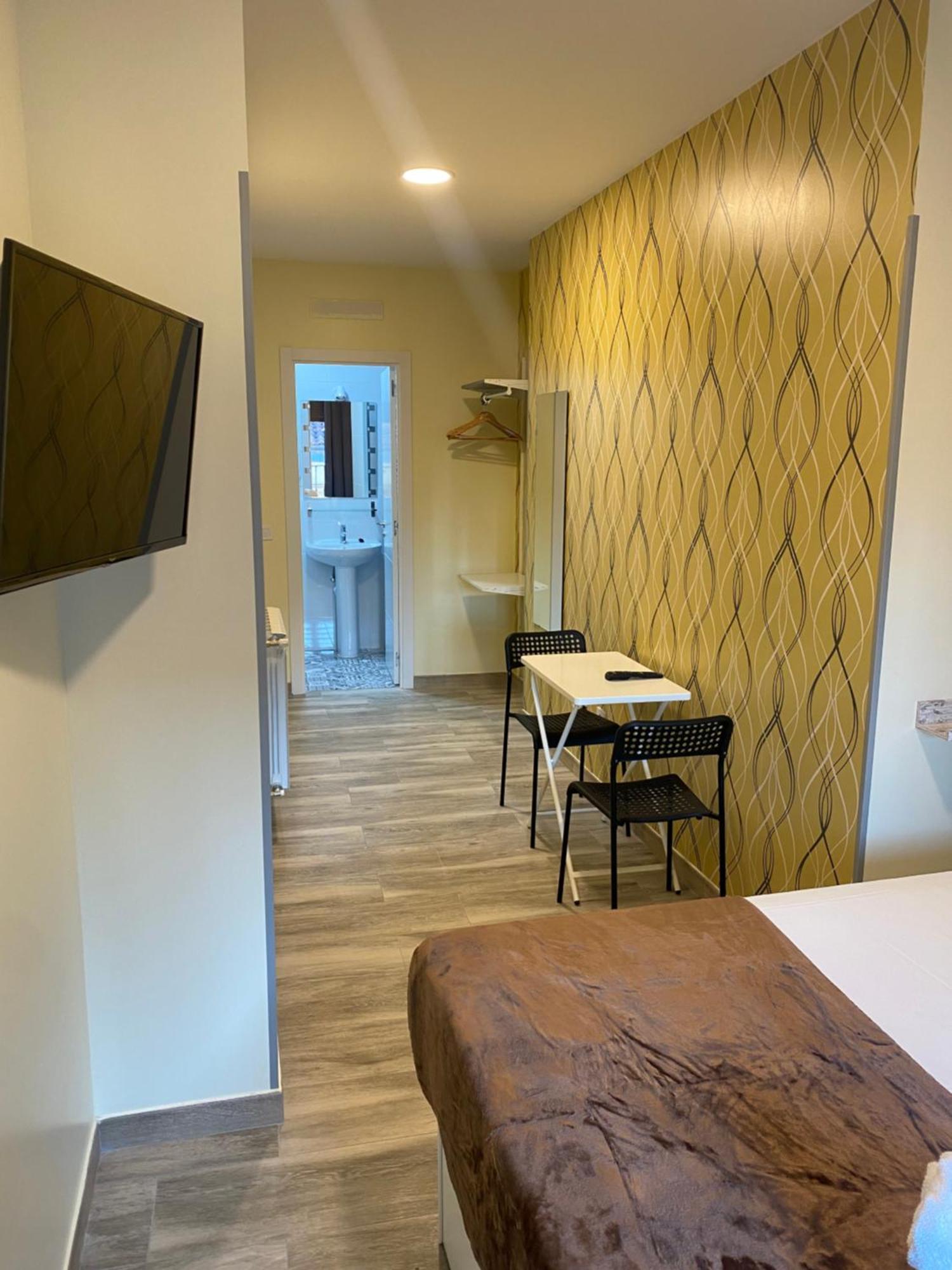 Hostal Oliver มาดริด ภายนอก รูปภาพ