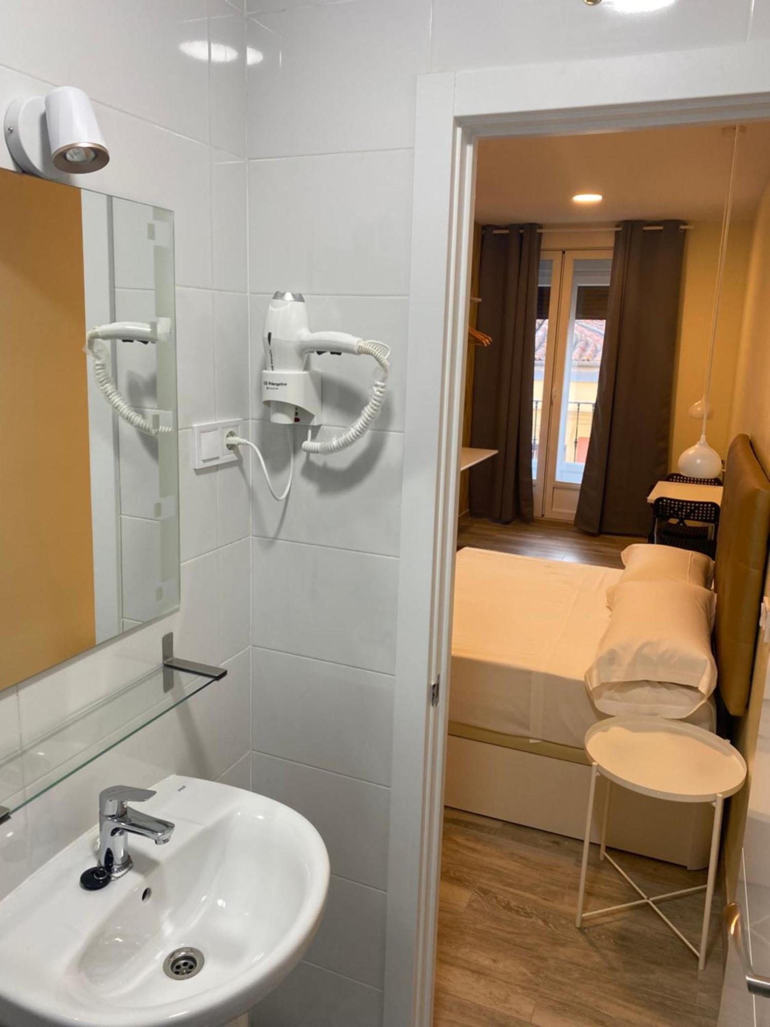 Hostal Oliver มาดริด ภายนอก รูปภาพ